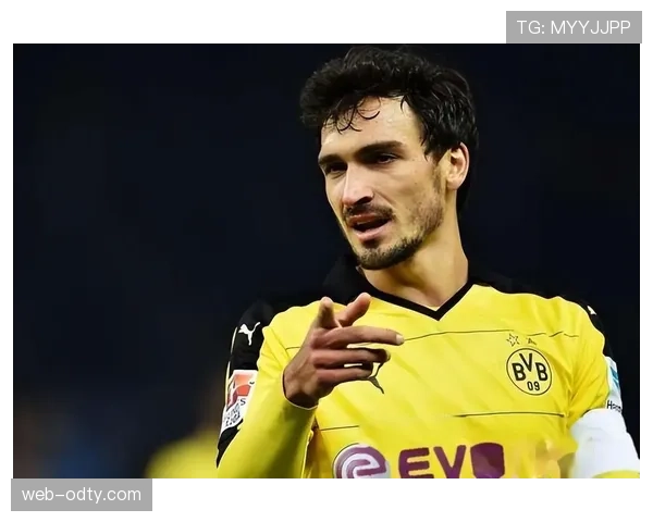 孔帕尼与胡梅尔斯的防守组织为何呈现分散化趋势？